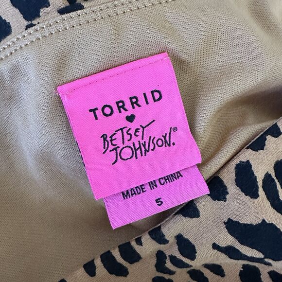 Torrid Betsey Johnson 5X Plus Puff Sleeve Skater Dress Animal Print - Picture 9 of 11